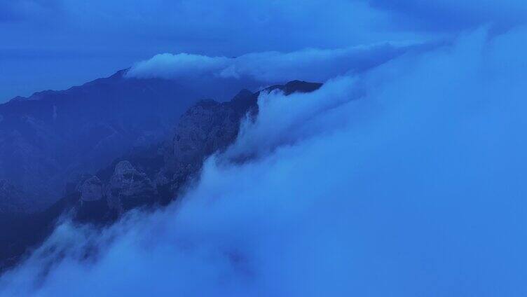 航拍 云雾缭绕的贺兰山 原始森林