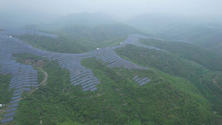 大山中新能源太阳能板超清航拍视频素材