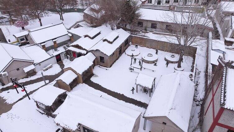 航拍枣庄雪中的影视城临山阁