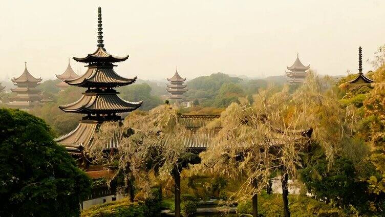 亭台楼阁在园林中与山水植物等自然景像