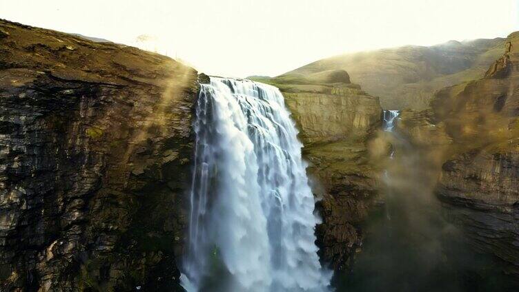 冰岛一处气势磅礴声势浩大的瀑布