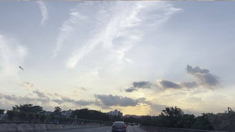 广州公路汽车副驾驶拍摄夕阳