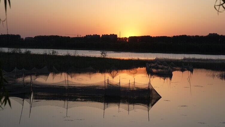 夕阳西下湖面