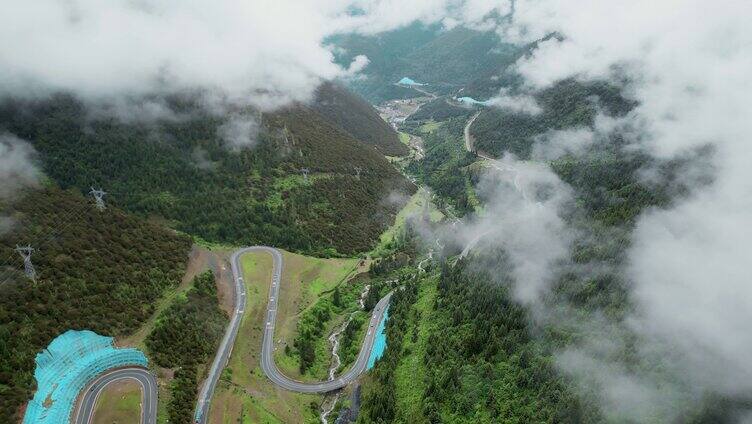 云雾缭绕川藏线318公路山路十八弯