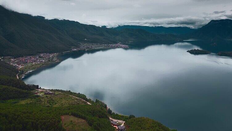 云南高原湖泊泸沽湖远景