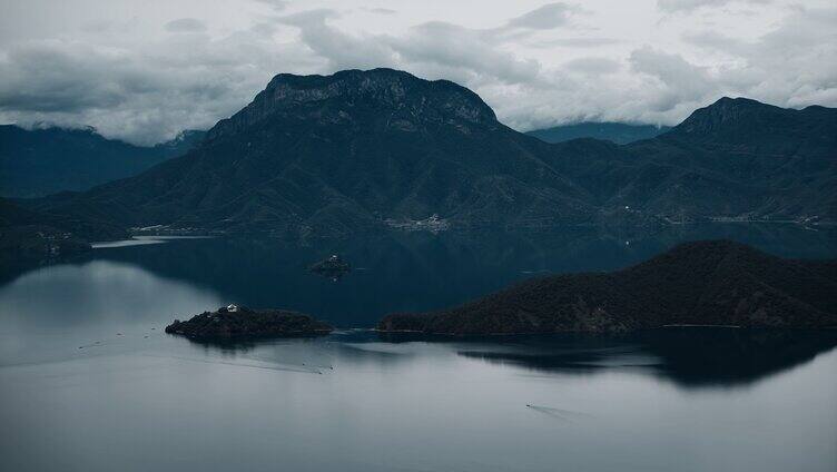 云南宁蒗泸沽湖蛇岛狮子山全景