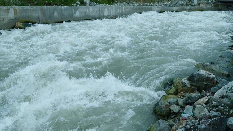 波涛汹涌河水特写升格视频河水慢镜头