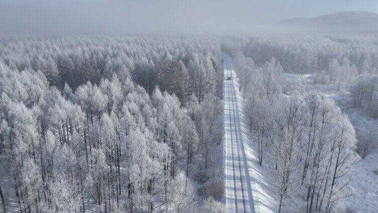 航拍林海雪原雪林和山路