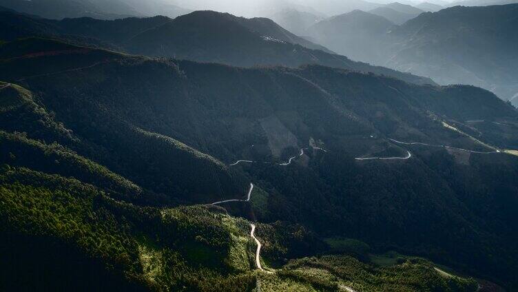 乡村振兴云南绿色山区崇山峻岭山路