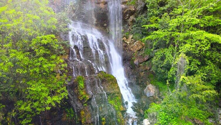 4K航拍山水风景高山流水大自然树木