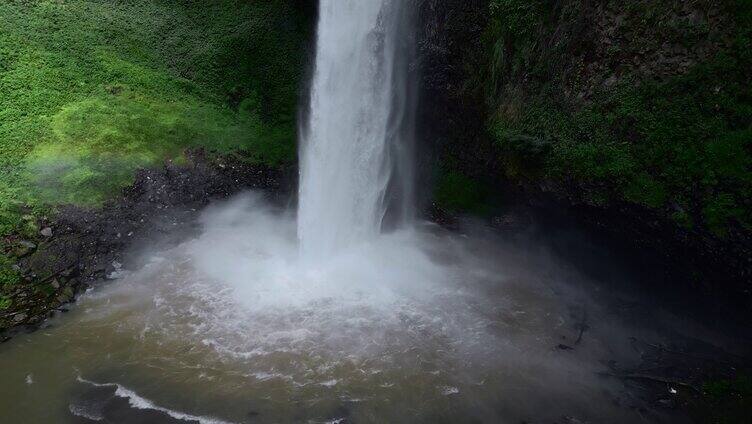 深山瀑布云南屏边滴水瀑布跌水