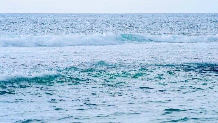 大海海浪浪花翻滚