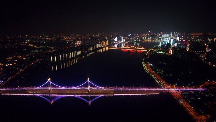 长沙湘江两岸城市夜景全景-三汊矶大桥