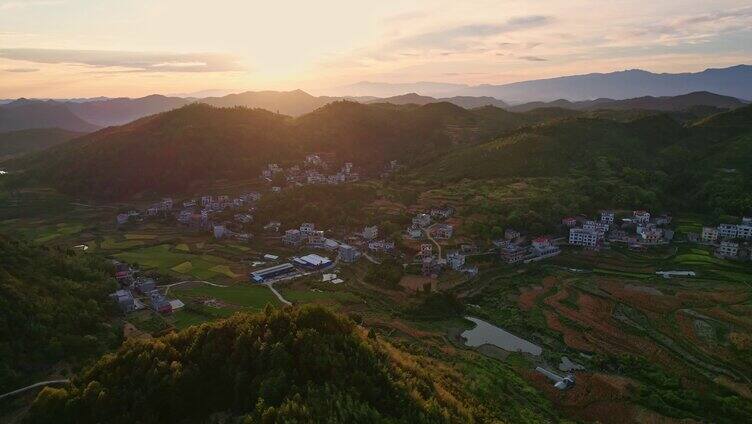 美丽的乡村山间日出日落霞光