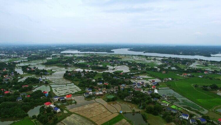 春雨后的田园乡村