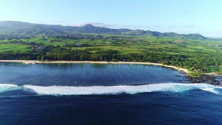 电影感航拍深蓝色大海海浪海岸线