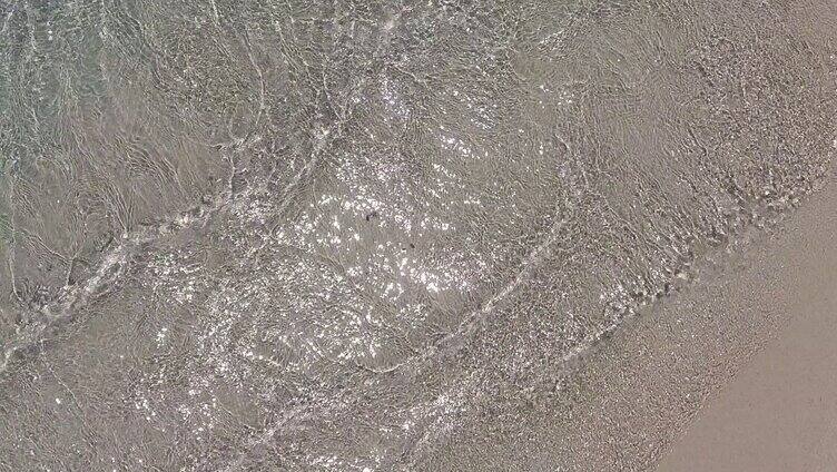 波光粼粼的海水海面沙滩浪花