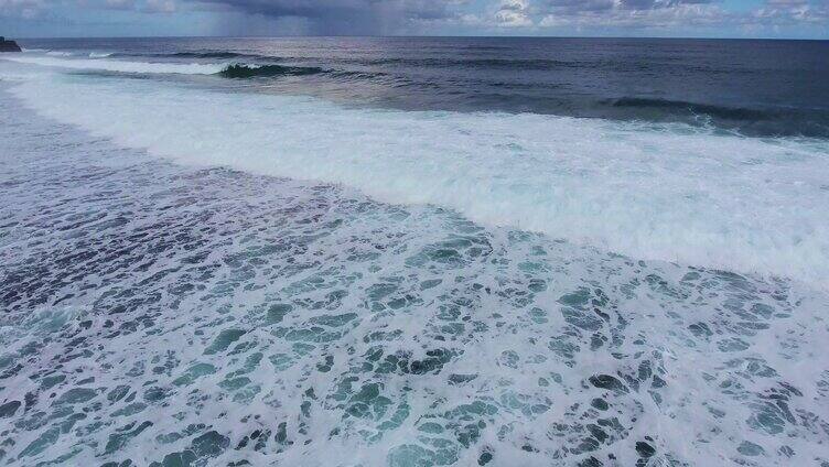 大海海面海浪巨浪航拍