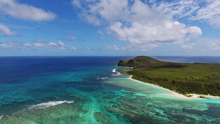 航拍唯美碧海蓝天大海海岛全景