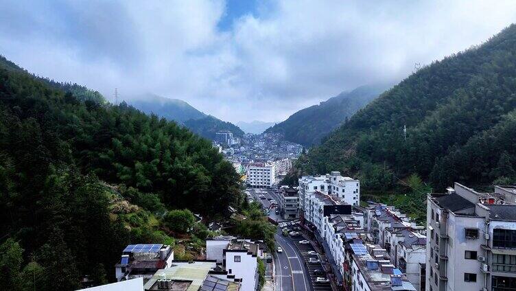 航拍黄山汤口镇云海