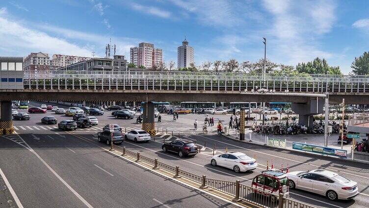 北京都市早高峰通勤车流人流地铁立体交通