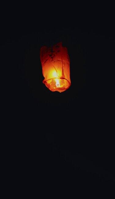 中国传统节日元宵节放飞孔明灯祈祷祈愿祝福