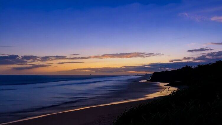 夕阳西下的海滩