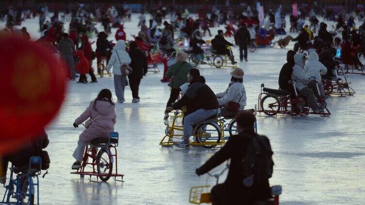 哈尔滨的冬天 生活气息 冰上玩耍 娱乐