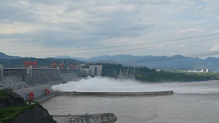 三峡大坝泄洪延时摄影