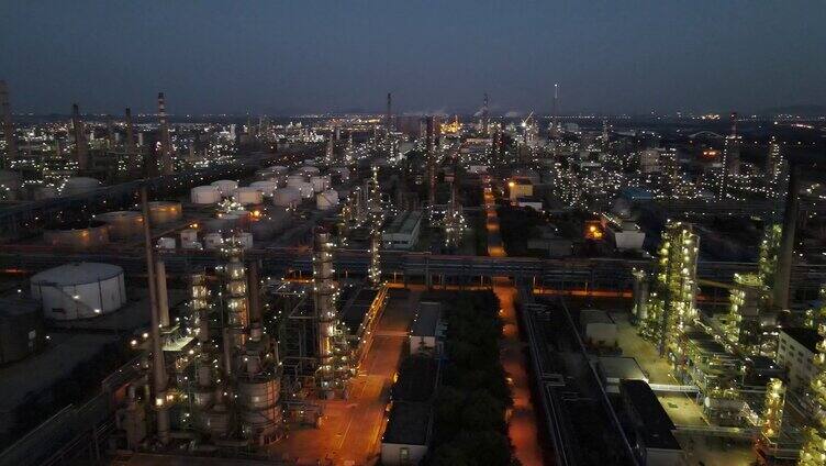 4K航拍南京江北新区化工厂夜景