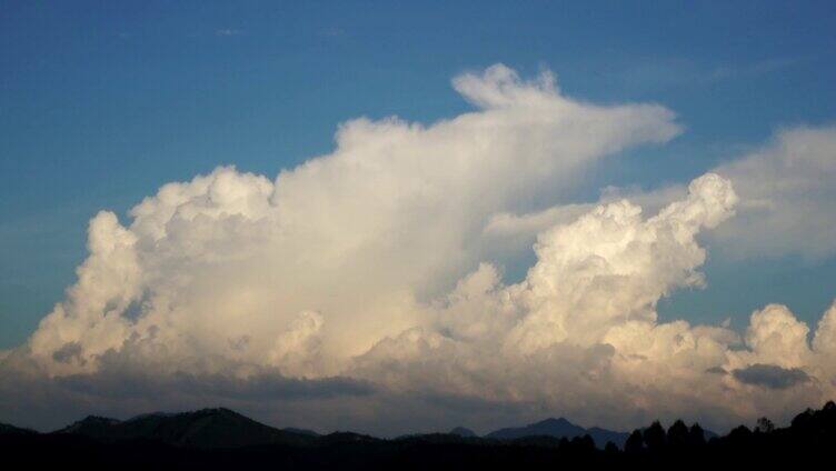 蓝天白云 云朵流动 远山