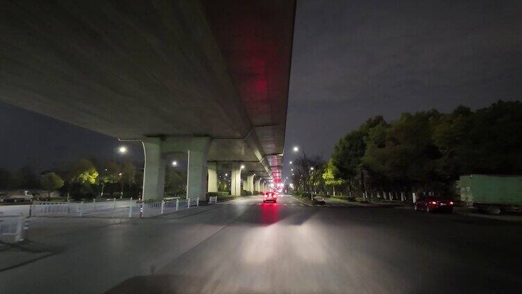 城市夜晚夜景开车第一视角汽车窗外沿途风景