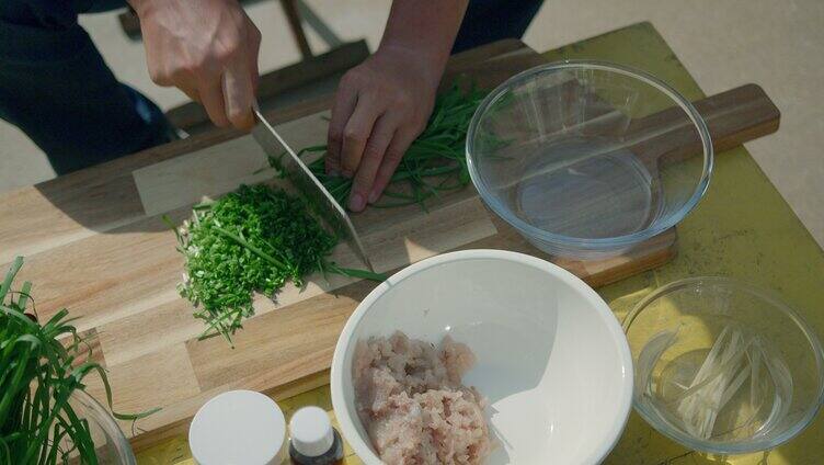 切韭菜 菜板 肉馅