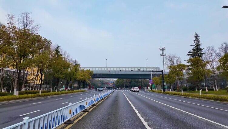 城市马路沿途风景开车第一视角道路公路视频