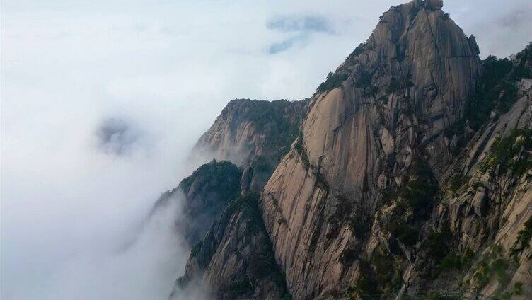 安徽黄山风景区山峰云海航拍延时风景视频素