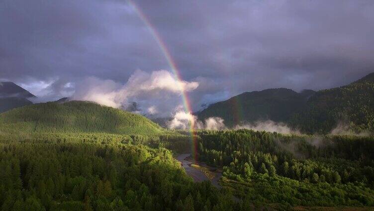 航拍青山绿水河流森林彩虹雨过天晴绿肺氧吧