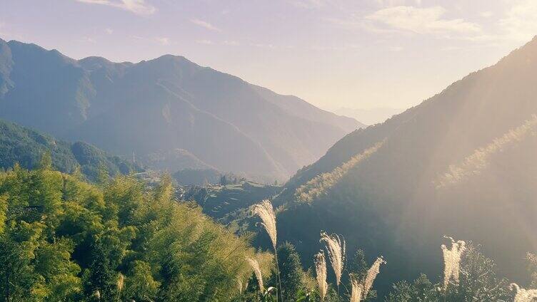 阳光山顶群山