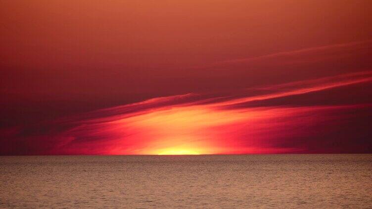 海上夕阳唯美落日夕阳晚霞火烧云大海黄昏