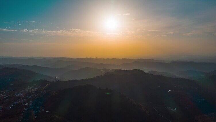 龙泉山连绵山峰日出