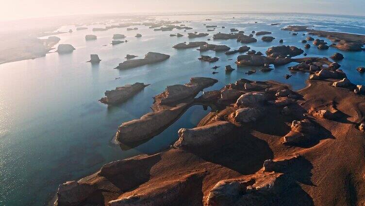 青海乌苏特水上雅丹