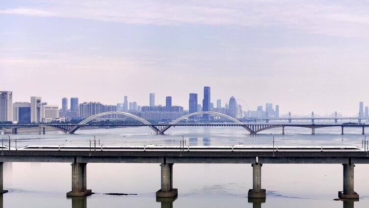 高铁跨江行驶【组镜】