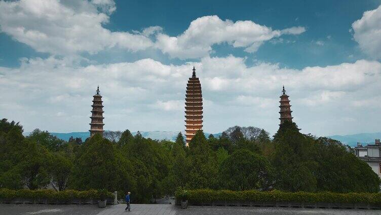 云南大理崇圣寺三塔云层延时视频