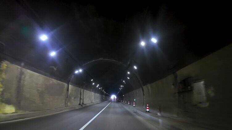 隧道 穿梭 开车 行驶