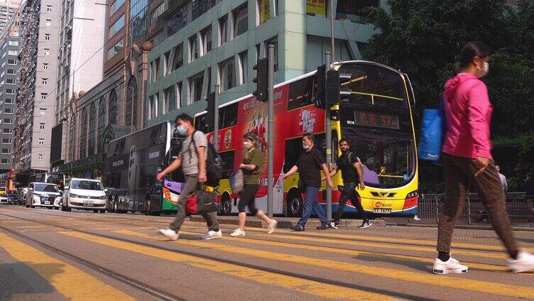 俯拍香港人行道过马路视频