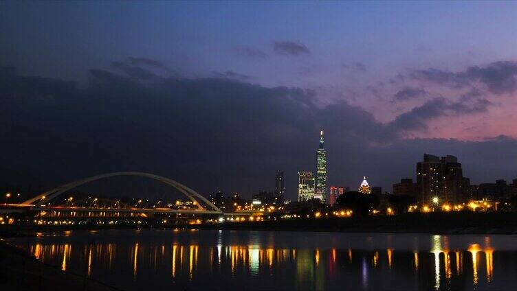 台北市海滨城市夜间景色