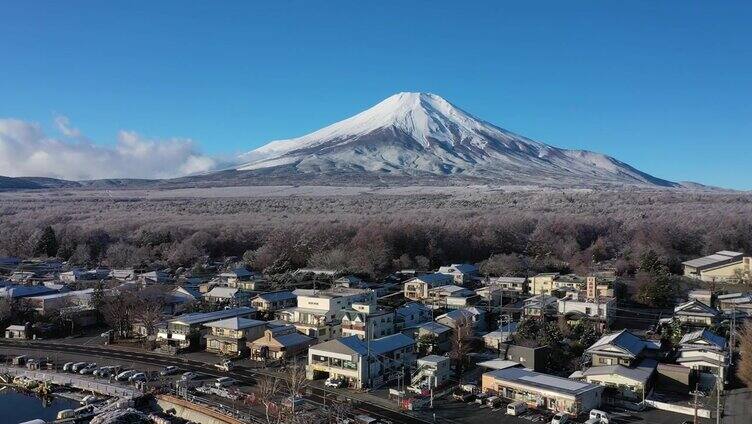 富士山冬季鸟瞰图，日本的冰雪覆盖的象征