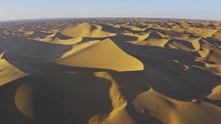 内蒙古腾格里沙漠