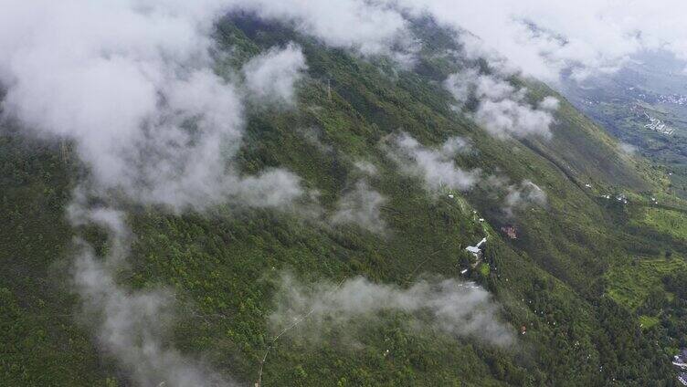 绵绵的山云层