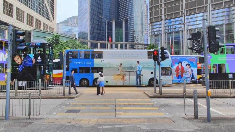 香港红绿灯路口过马路日景