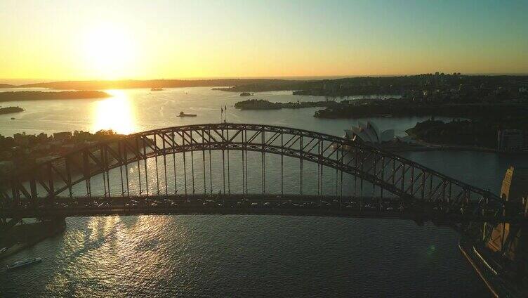 4K鸟瞰实时镜头在悉尼海港大桥和歌剧院的日出时间，悉尼